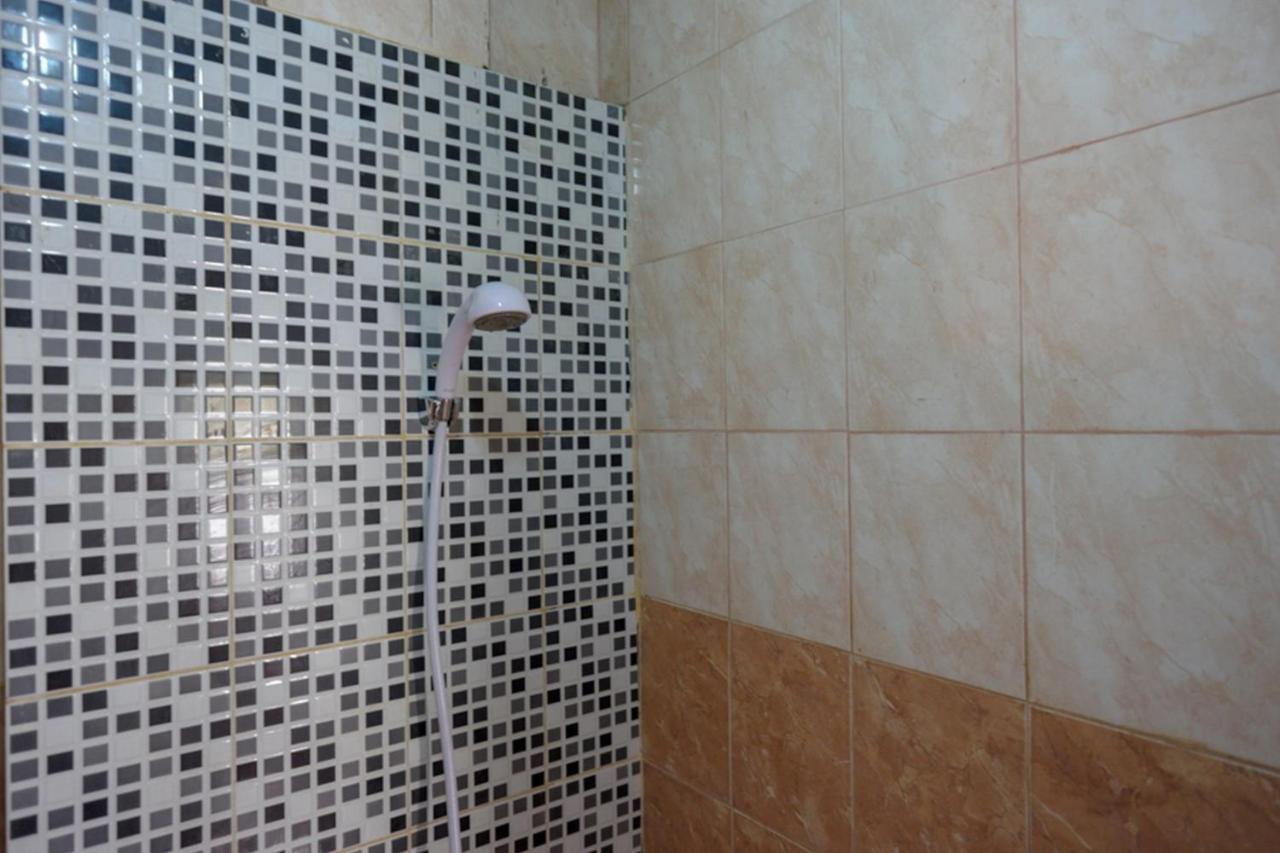 Reddoorz @ Hotel Aulia Majene Экстерьер фото