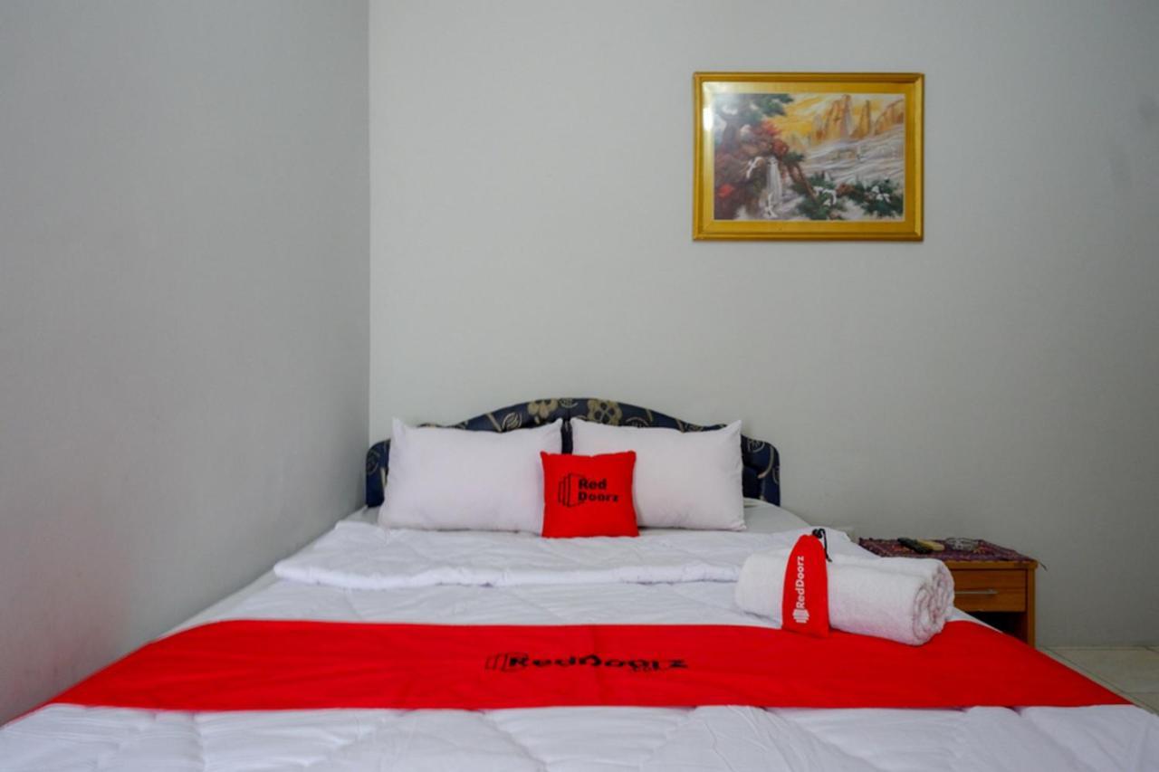 Reddoorz @ Hotel Aulia Majene Экстерьер фото