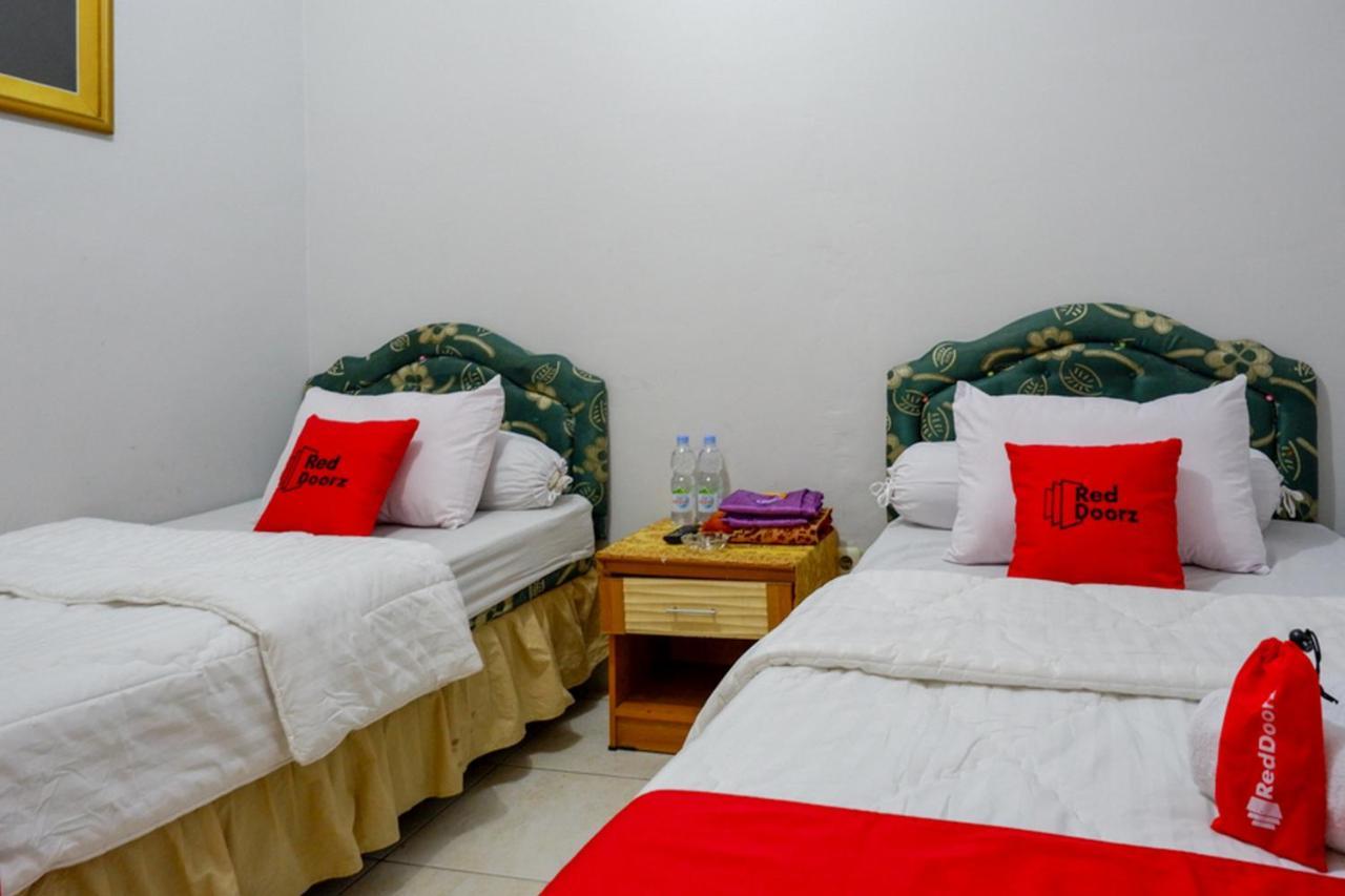 Reddoorz @ Hotel Aulia Majene Экстерьер фото