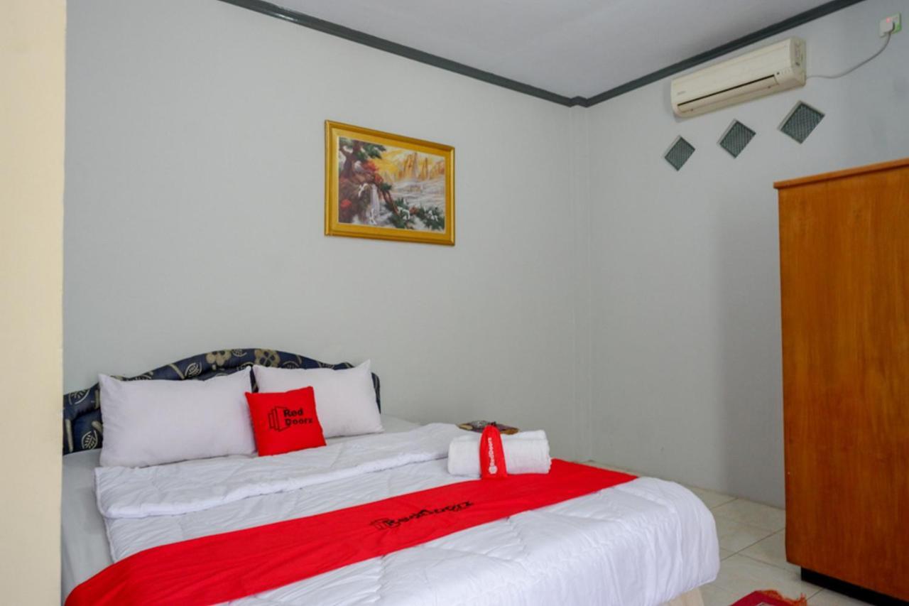 Reddoorz @ Hotel Aulia Majene Экстерьер фото