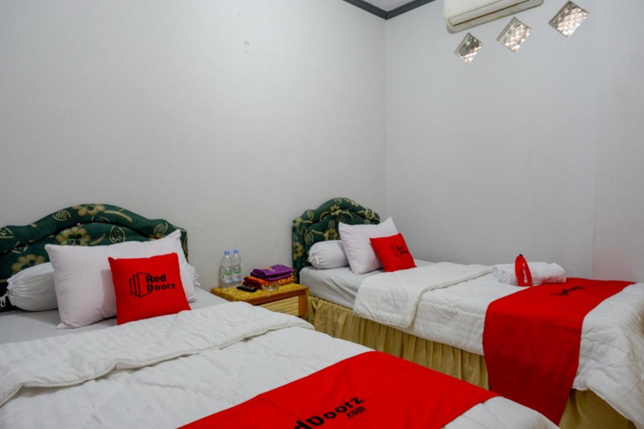 Reddoorz @ Hotel Aulia Majene Экстерьер фото