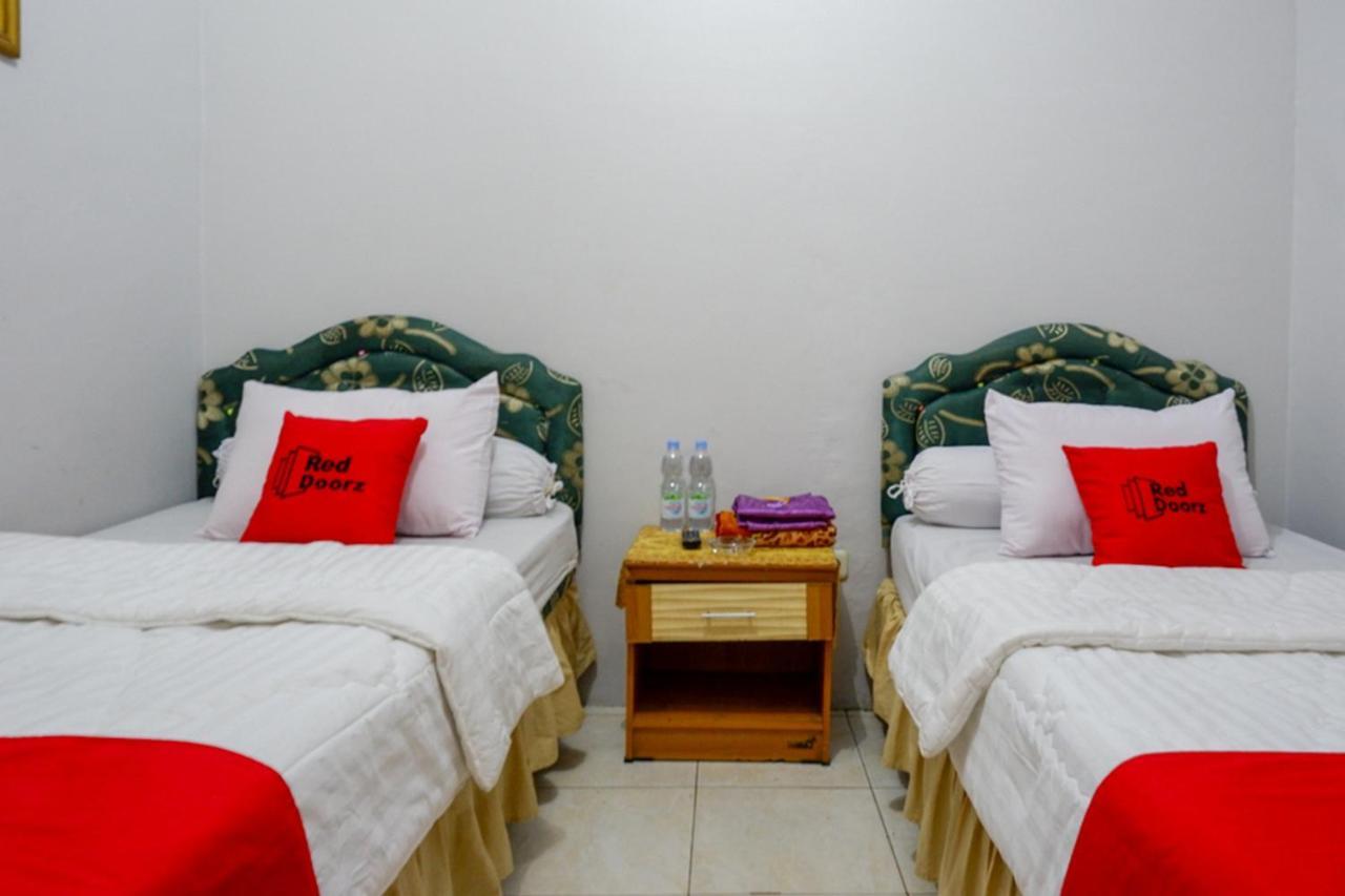 Reddoorz @ Hotel Aulia Majene Экстерьер фото