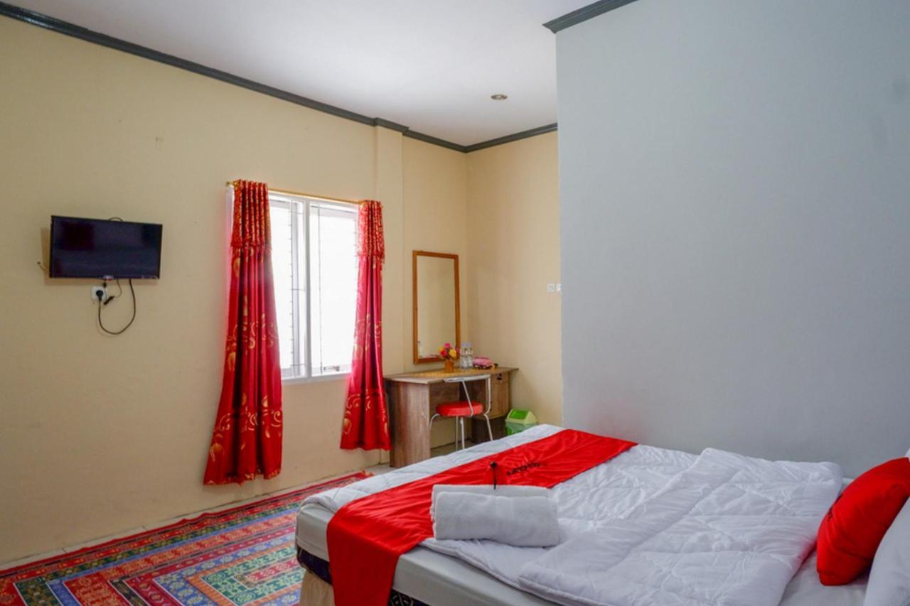 Reddoorz @ Hotel Aulia Majene Экстерьер фото