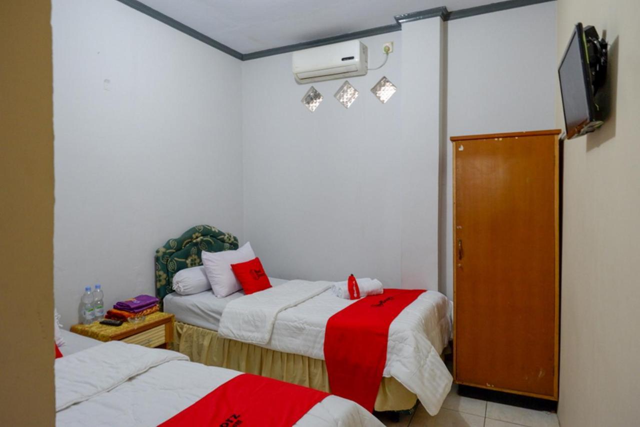 Reddoorz @ Hotel Aulia Majene Экстерьер фото