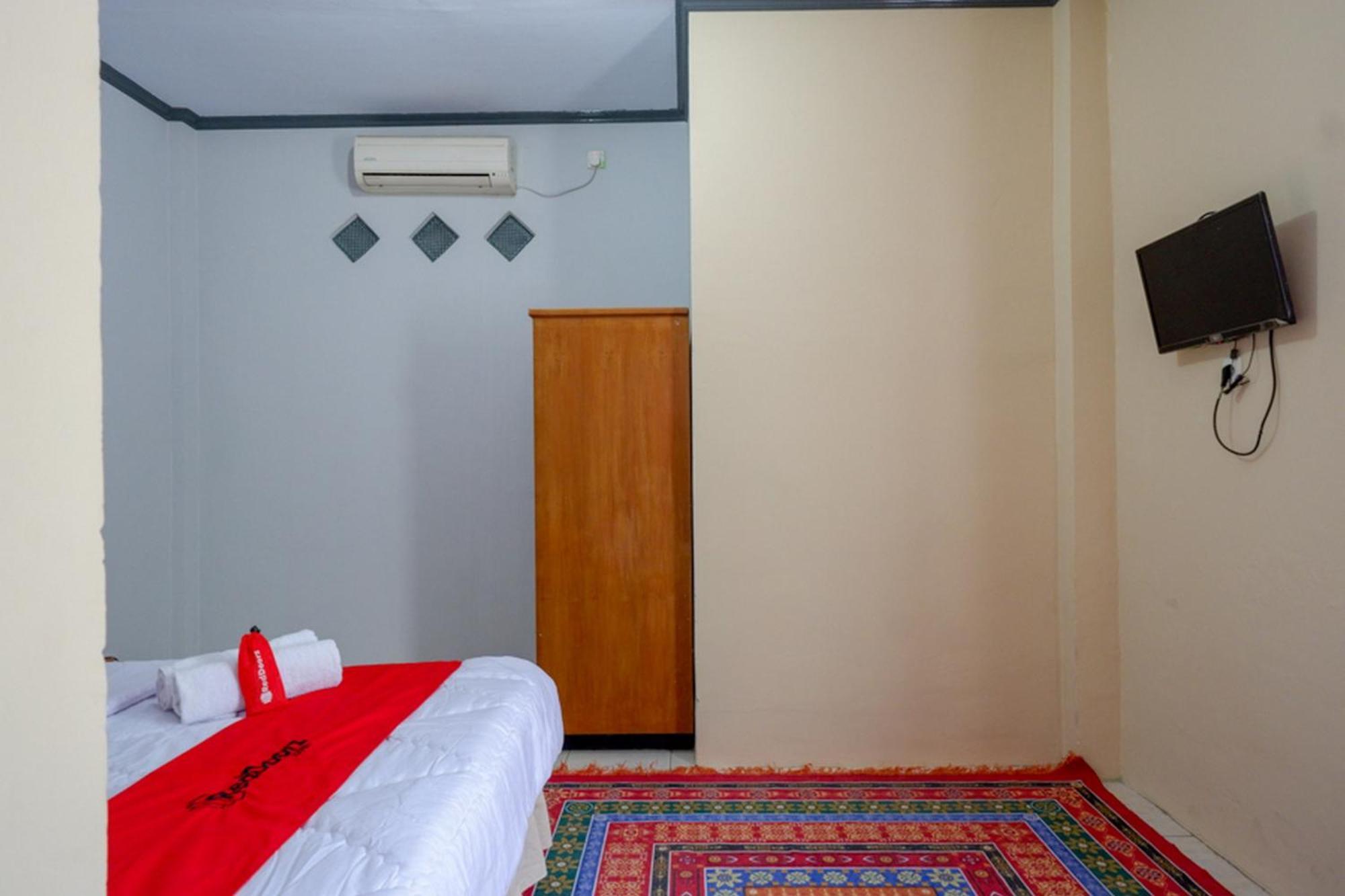 Reddoorz @ Hotel Aulia Majene Экстерьер фото